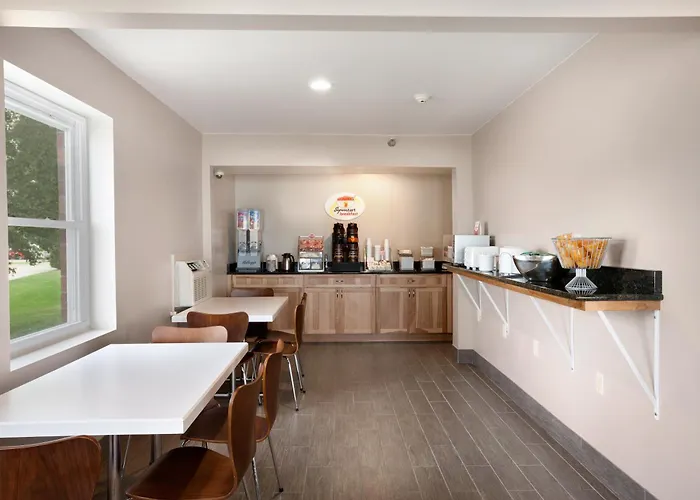 Super 8 By Wyndham Hotel