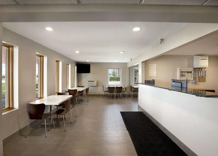 Super 8 By Wyndham Tuscola